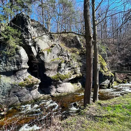 Przy Rozpadlisku 2 * פודגוז'ין